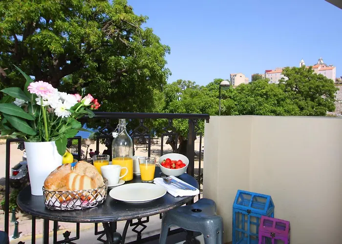 Centre Vue Au Calme * Calvi (Corsica)